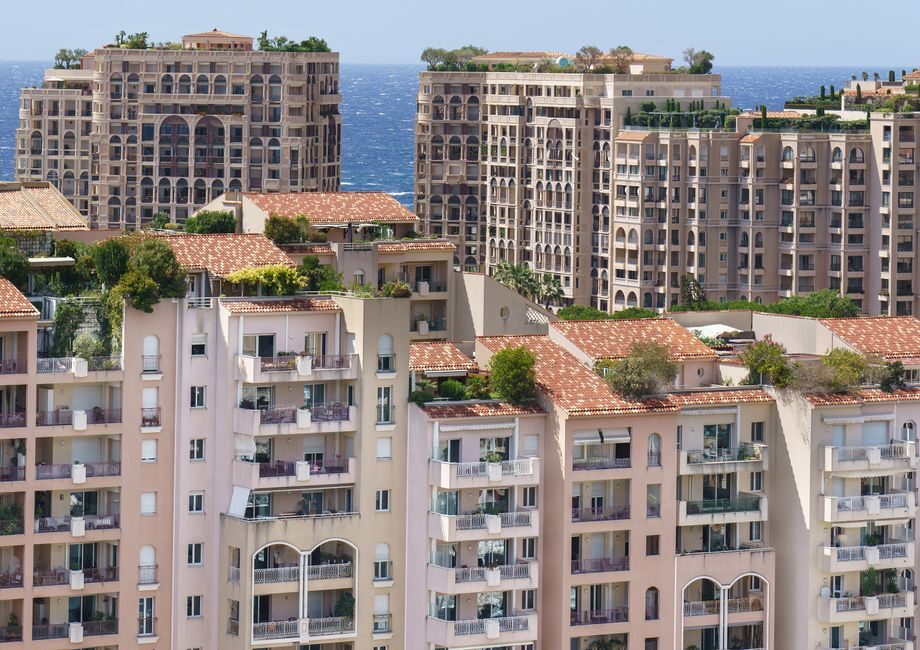 découvrez les raisons derrière l'intensification de la concurrence entre les grandes villes européennes et son impact sur le développement économique et urbain.